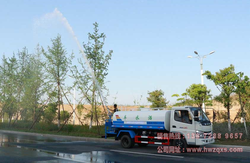 時風5噸(dūn)灑水車(chē)綠化高炮圖片.jpg 時風5噸(dūn)灑水車(chē)綠化高炮圖片.jpg
